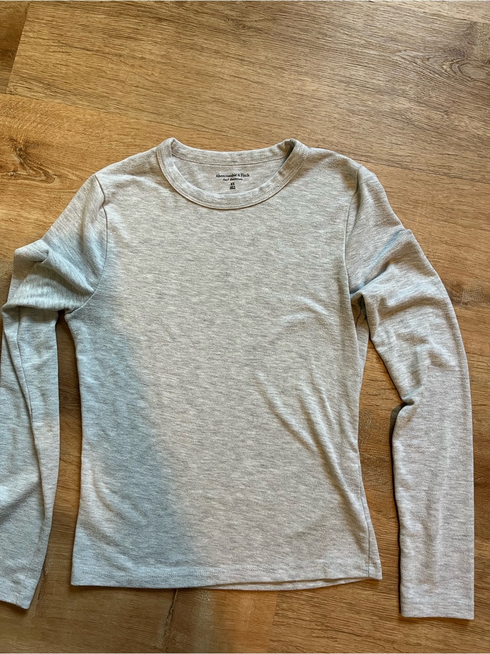 Abercrombie & Fitch Women’s Heather Light Gray Crewneck Long Sleeve Top